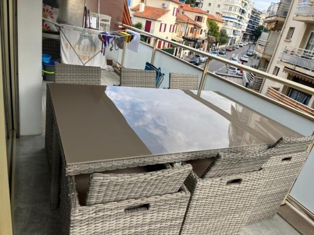 Emplacement De Premier Ordre En Bas Des Plages Et Des Commerces Juan-les-Pins Bagian luar foto