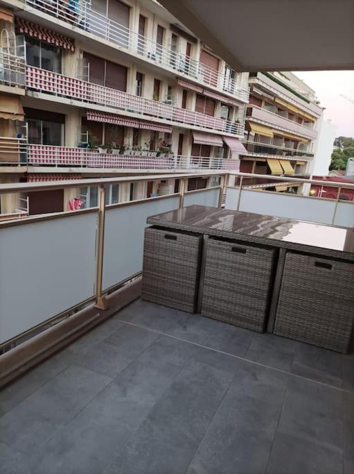 Emplacement De Premier Ordre En Bas Des Plages Et Des Commerces Juan-les-Pins Bagian luar foto